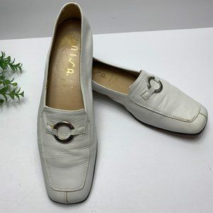 Unisa Women's Loafer Flats Shoe Classic White Silver Leather Size 9.5 AA